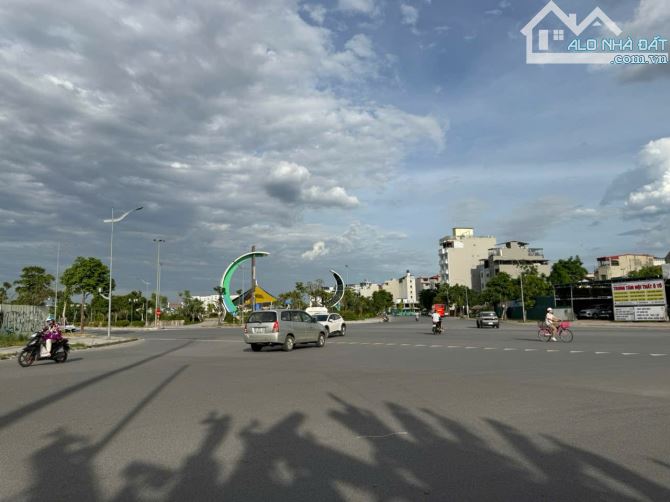 Bán nhà Ngọc Thụy, Long Biên DT 65M2, 7 Tầng, MT 4.5M, Gara 7 chỗ, Thang Máy, Full