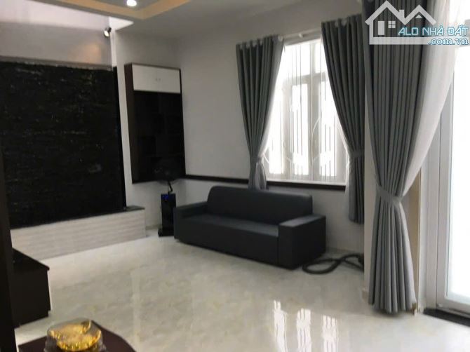 NHÀ ĐẸP NỞ HẬU- NGANG KHỦNG 9.1m HIẾM - NHÀ CAO CỬA RỘNG NGAY HÀNG XANH - BÀ CHIỂU
