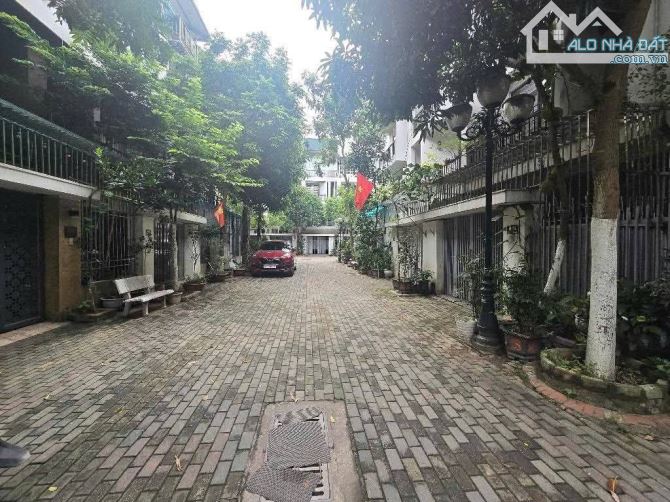Bán nhà liền kề KĐT Ao Sào, Thịnh Liệt, Hoàng Mai, Hà Nội - 70m2