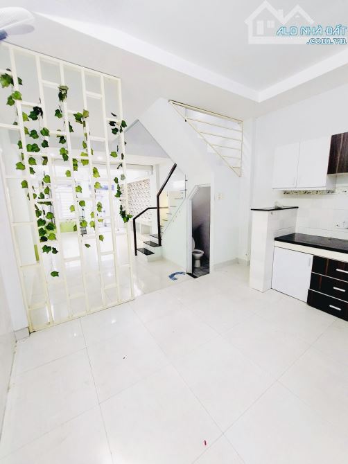 Nhà góc đẹp, 3 tầng (4.2x15m), Phạm Thế Hiển P5 Q8 giá chỉ 6tỷ5 - 10