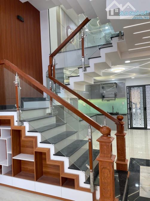 Nhà Mới 100%, hẻm xe tải quay đầu.Vài bước chân ra MT.DT 50m²,5 Tầng ,Chỉ Nhỉnh 8 tỏi - 10