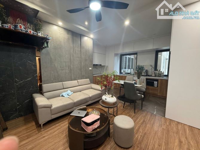 Bán căn hộ 2 ngủ, nội thất đẹp tại tòa B3B Nam Trung Yên,thoáng,phí dịch vụ rẻ - 1