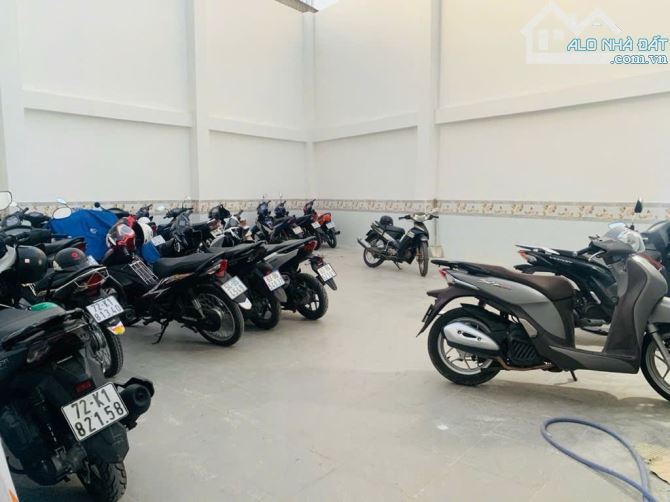 Hiếm - CHDV 4 Tầng 42 phòng Dương Quảng Hàm Ngay DH Văn Lang, 300m2 chỉ 29 tỷ 900 TL - 1