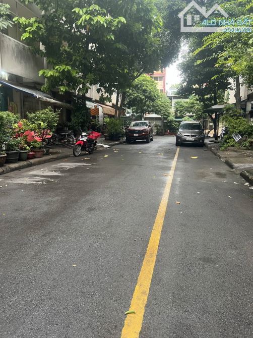 nhà bán quận 3 vị trí đẹp trần quang diệu, gần lê văn sỹ, đường 12m, xe hơi vào nhà. 16,5 - 1