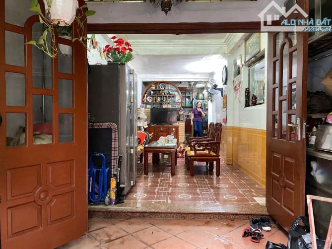 Bán gấp - 40m2 nhà Phạm Văn Đồng - Ô tô đỗ cửa,quay đầu - Gần mặt phố - Hàng xóm Ciputra - 1