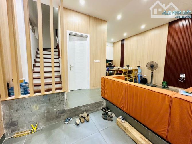 Dịch Vọng Hậu, lô góc, mặt tiền rộng 5m, dân xây, ở ngay, 42m2, nhỉnh 9 tỷ - 1