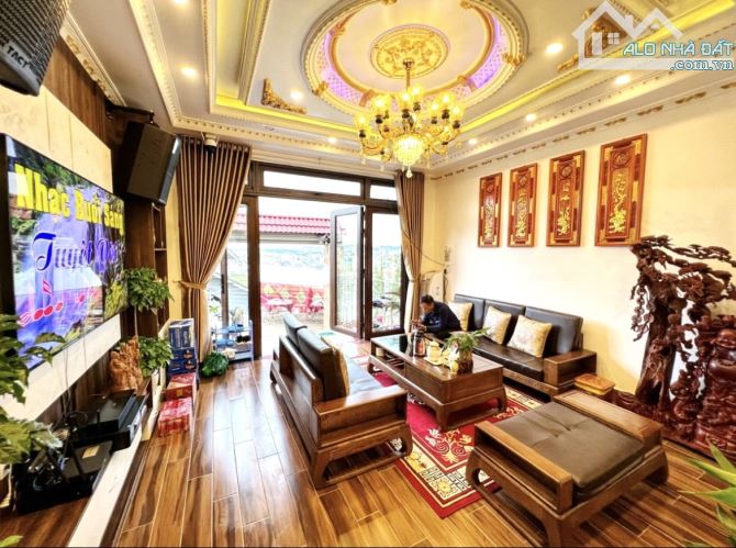 9.9 TỶ - PHÙ ĐỔNG THIÊN VƯƠNG - 102M2 - 1