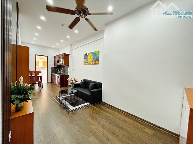 TẬP THỂ THANH XUÂN - 2 NGỦ KHÉP KÍN - ĐỐI DIỆN ROYAL CITY - NHÀ ĐẸP Ở LUÔN - CHỈ HƠN 2 TỶ - 1