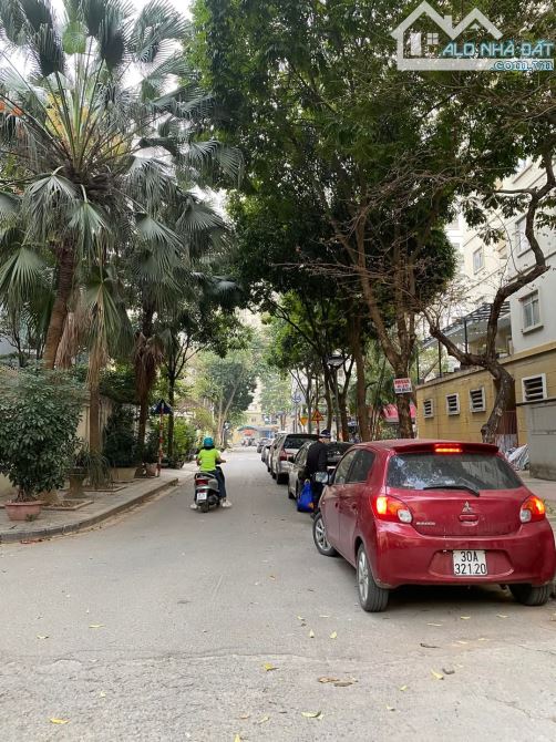 Bán biệt thự tại phố Núi Trúc, Ba Đình 150m2, 4 tầng, mt 11m, 3 mặt thoáng, chỉ 65 tỷ. - 1