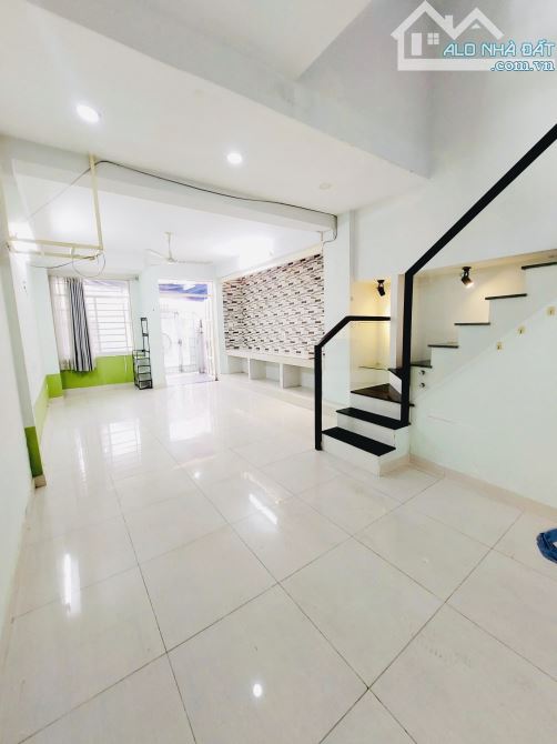 Nhà góc đẹp, 3 tầng (4.2x15m), Phạm Thế Hiển P5 Q8 giá chỉ 6tỷ5 - 1