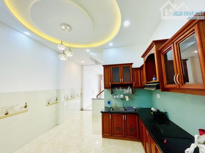 Bán nhà đẹp ở ngay Nguyễn Biểu , Quận 5, Sát Mặt tiền, 4 tầng BTCT, DT 4*13, hoàn công đủ - 1