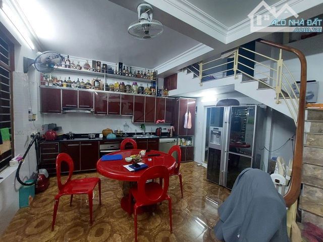 Bán nhà 105m² Lạc Long Quân, Cầu Giấy, ngõ thông ô tô, kinh doanh tốt, giá 20.5 tỷ. - 1