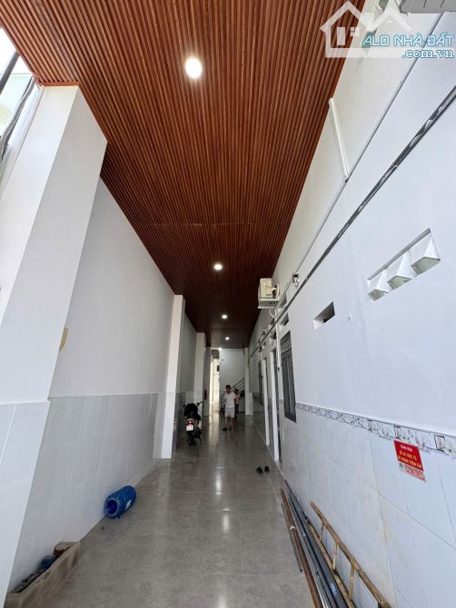 CHDV 1T1L 47 phòng đã thuê full DT đất 691m DT sàn 1300m 2MT trước sau - 1