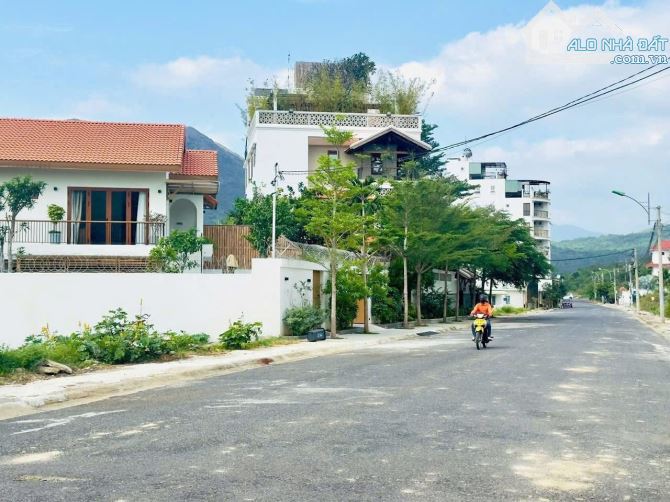 BÁN ĐẤT BIỆT THỰ VIEW BIỂN - PHƯỜNG VĨNH HOÀ, TP. NHA TRANG CHỈ 45 TRIỆU/M2