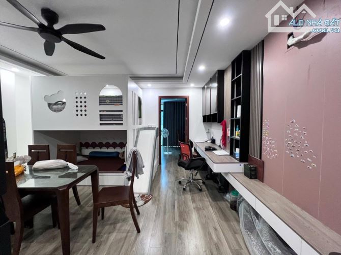 TT CẦU GIẤY 1.2 TỶ/ NĂM - TOÀ VP + CHO THUÊ - 2 MẶT NGÕ - Ô TÔ ĐỖ - VỈA HÈ - 1