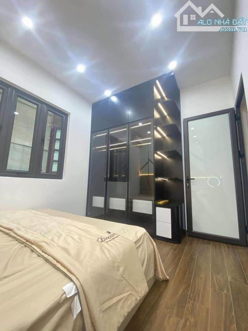 Hàng hiếm- nhỉnh 5 tỷ - nhà đẹp- full nội thất- 28m2- 5 tầng- gốc đề- gần ô tô - 1
