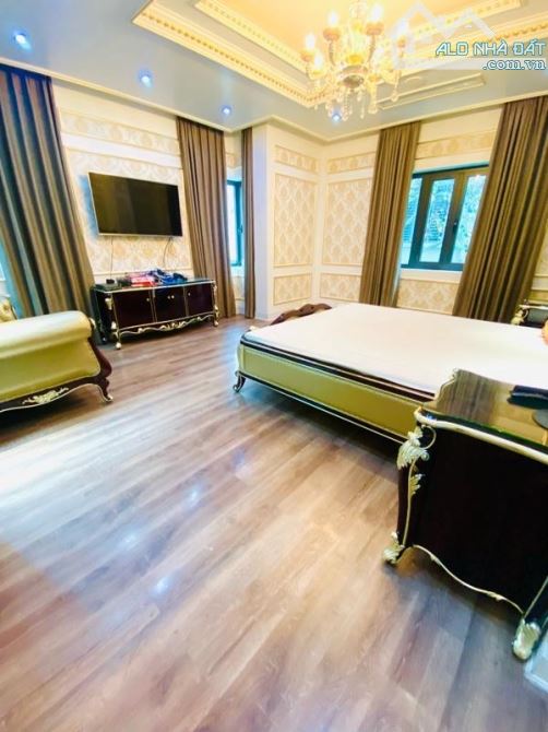BÁN BIỆT THỰ KĐT DỊCH VỌNG, 268M2, ĐẸP LONG LANH, GIÁ 72 TỶ - 13