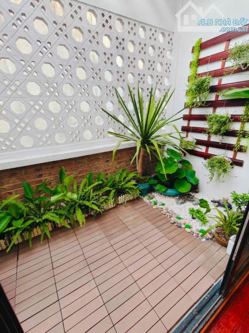 Nhà đẹp 339 Minh Khai, ngõ thông thoáng, sổ 57m2 x 5 ngủ hai thoáng full đồ. Giá 10.5 tỷ