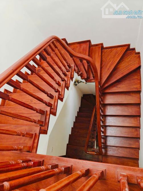 Nhà đẹp 339 Minh Khai, ngõ thông thoáng, sổ 57m2 x 5 ngủ hai thoáng full đồ. Giá 10.5 tỷ