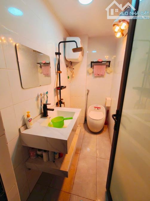 Nhà đẹp 339 Minh Khai, ngõ thông thoáng, sổ 57m2 x 5 ngủ hai thoáng full đồ. Giá 10.5 tỷ