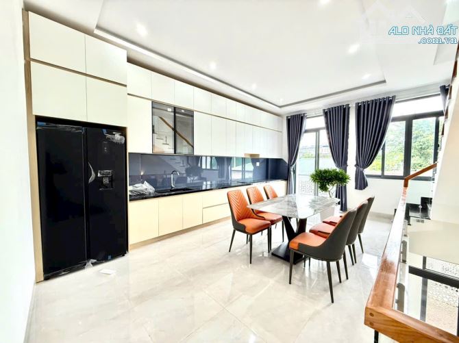 NHÀ 3 LẦU FULL NỘI THẤT HẺM NGUYỄN KHUYẾN: GIÁ 3.55 tỷ - 2
