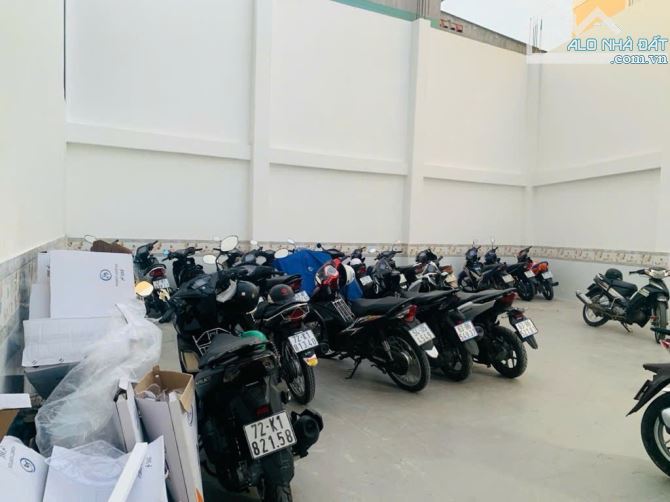 Hiếm - CHDV 4 Tầng 42 phòng Dương Quảng Hàm Ngay DH Văn Lang, 300m2 chỉ 29 tỷ 900 TL - 2