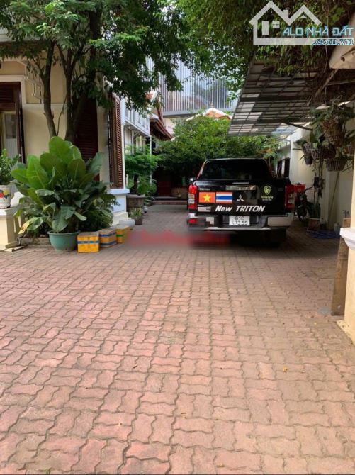 Cho Thuê Biệt Thự Villa 700m2 đất - GÓC 3 MT Võ Thị Sáu, Quận 3 - 25mx28m-1T 1L- 550 Triệu - 2