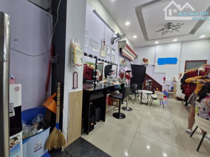 MẶT TIỀN KINH DOANH CỰC ĐỈNH 4 TẦNG THU NHẬP 15tr/t GẦN CHỢ TAM HÀ 5,3X21; 14 TỶ - 2