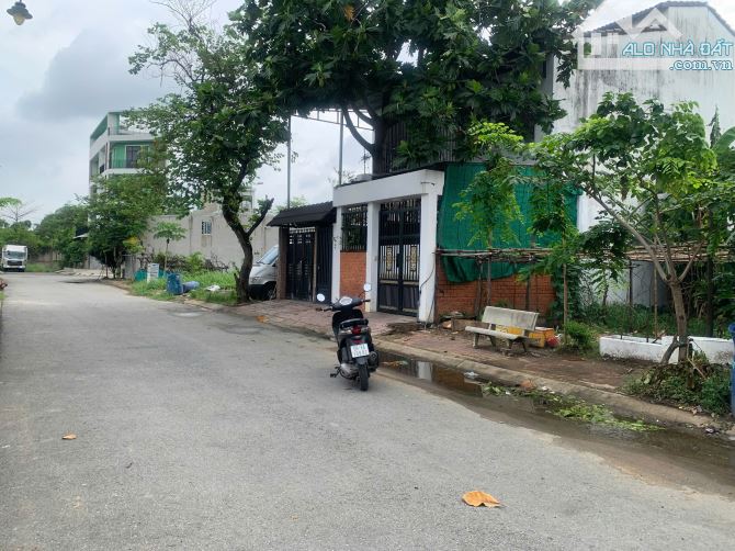 BÁN ĐẤT TẶNG NHÀ CẤP 4 SAU LƯNG CHỢ ĐẦU MỐI THỦ ĐỨC DT 124M FULL THỔ ĐƯỜNG NHỰA 6M - 2