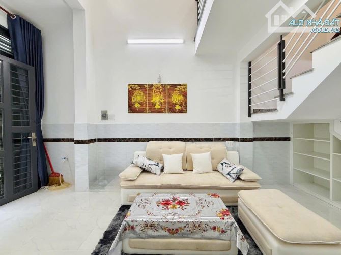 CẦN BÁN NHÀ ĐƯỜNG NGUYỄN HỒNG ĐÀO, PHƯỜNG 14, TÂN BÌNH - GIÁ:3TỶ990/68,6M2 (4,8x14,3M) - 2