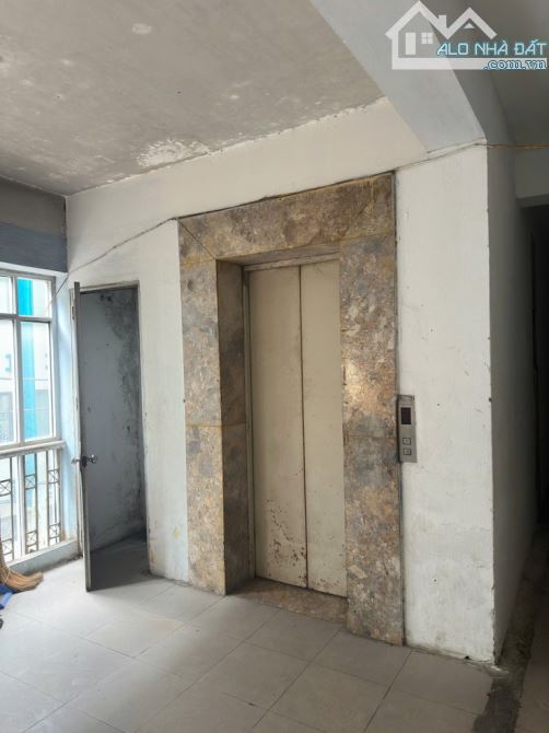 BÁN CĂN HỘ TẬP THỂ GIẢNG VÕ BA ĐÌNH,70M2 + 2 NGỦ, TẶNG FULL NỘI THẤT,THAHG MÁY. - 2