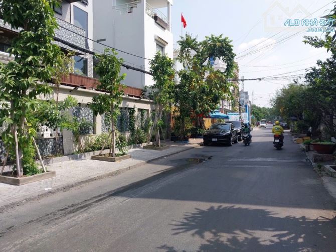 Biệt Thự đường 12m. 10 x 21m – Ngang khủng, cực kỳ thoáng. Bán bằng giá đất 24 tỷ - 2