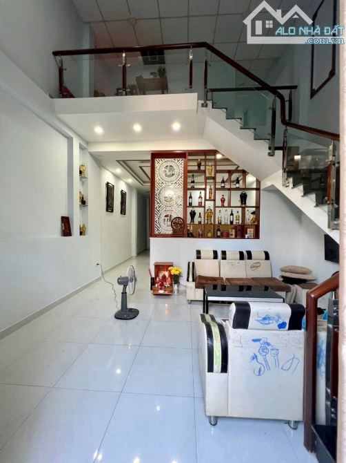 CHỦ GỞI BÁN NHÀ 1T1L (DT: 93M2) SỔ RIÊNG THỔ CƯ 100% ĐƯỜNG OTO. GIÁ CHỈ 2,7 TỶ - 2