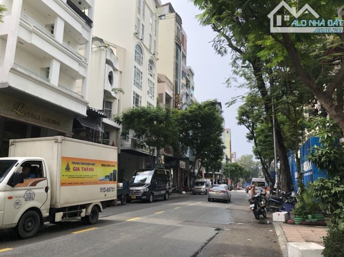 Mặt tiền đường 2 chiều cách Chợ Bến Thành chỉ 500m. 4x18m(75m2) 5 tầng. Giá chỉ 65 tỷ - 2