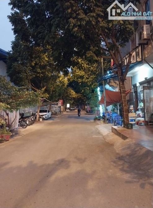 BÁN ĐẤT TẶNG NHÀ C4, KĐT DƯƠNG NỘI, HÀ ĐÔNG, DT 50M2, MT 4.4M, GIÁ 13.5 TỶ, 2 VỈA HÈ - 2