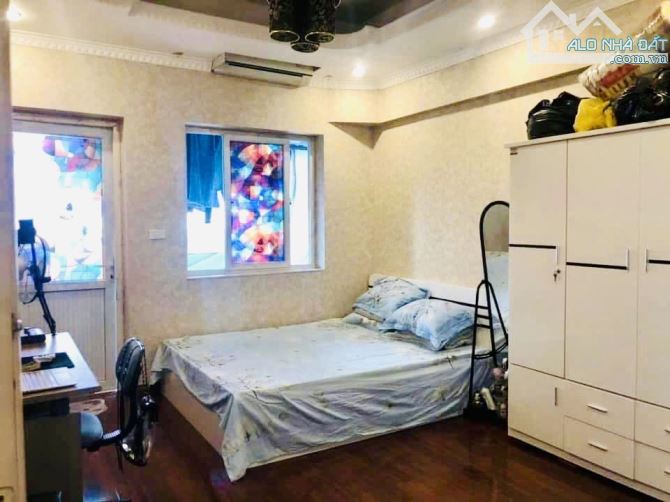 Căn hộ 3 phòng ngủ nhiều tiện ích đị lại thận lợi trên phố Thái Thịnh quận Đống Đa - 2