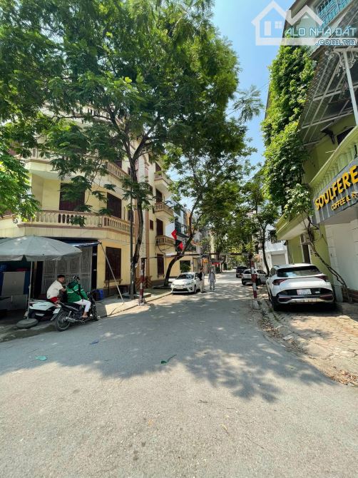 TRUNG TÂM CẦU GIẤY ! Lô góc 3 thoáng, ngõ thông thiên các ngả, 30m ra phố, 75 m2 x 3 tầng, - 2