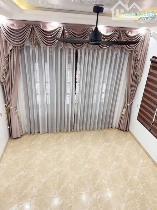 BÁN NHÀ 4T PHƯỜNG TRẦN HƯNG ĐẠO TP THÁI BÌNH 74,7  .4  .(2MT)4,79   và 11  .6,5tỷ - 2