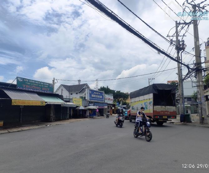 HẺM Ô TÔ THÔNG- BÁN ĐẤT TẶNG NHÀ CẤP 4 -NGAY HIỆP THÀNH CITY-4x26M - 2
