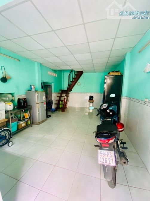 BÁN NHÀ PHẠM VĂN BẠCH TÂN BÌNH , 4 × 8 , 2 TẦNG ,GẦN CHỢ SÂN BAY ,CHỈ NHỈNH 2 TỶ - 2