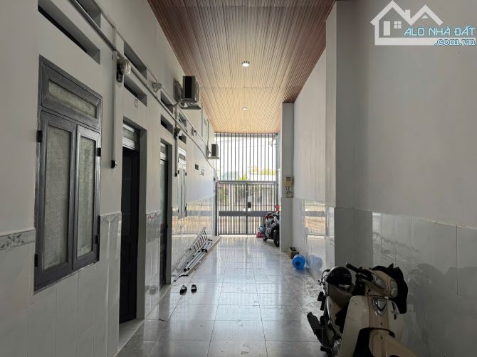 CHDV 1T1L 47 phòng đã thuê full DT đất 691m DT sàn 1300m 2MT trước sau - 2