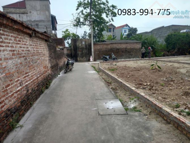 BÁN ĐẤT THUẬN THÀNH, BẮC NINH. 80M2 * MT 5M * 2,7 TỶ. Ô TÔ VÀO ĐẤT, SÁT PHỐ - 2
