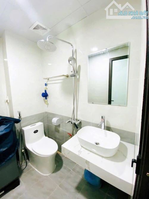 Bán tòa CCMN phố Dương Quảng Hàm - Cầu Giấy, 66m2- 8 tầng- Nhỉnh 13 tỷ - 3