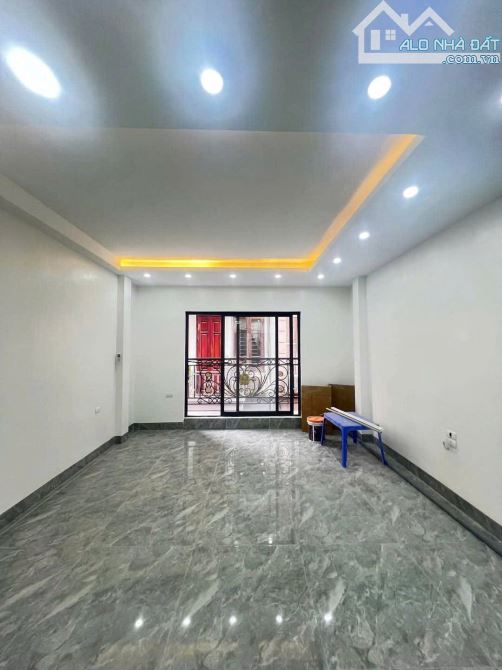 Bán nhà ngõ ô tô 4 chỗ Nguyễn Đình Hoàn Diện tích 45m2, 6 tầng, mặt tiền 4,3m, giá 17,8 tỷ - 3