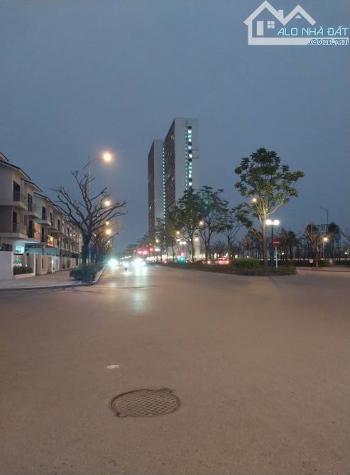 BÁN ĐẤT TẶNG NHÀ C4, KĐT DƯƠNG NỘI, HÀ ĐÔNG, DT 50M2, MT 4.4M, GIÁ 13.5 TỶ, 2 VỈA HÈ - 3