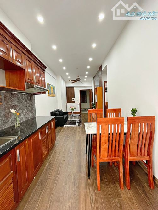 TẬP THỂ THANH XUÂN - 2 NGỦ KHÉP KÍN - ĐỐI DIỆN ROYAL CITY - NHÀ ĐẸP Ở LUÔN - CHỈ HƠN 2 TỶ - 3
