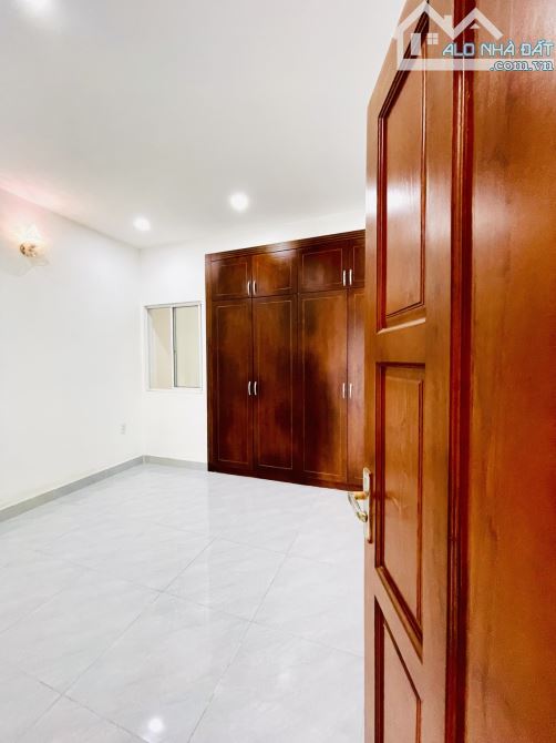 Bán nhà đẹp ở ngay Nguyễn Biểu , Quận 5, Sát Mặt tiền, 4 tầng BTCT, DT 4*13, hoàn công đủ - 3