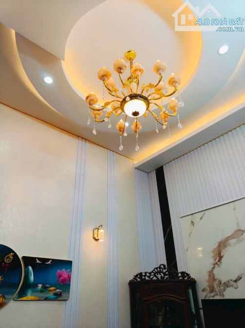 Nhà đẹp 339 Minh Khai, ngõ thông thoáng, sổ 57m2 x 5 ngủ hai thoáng full đồ. Giá 10.5 tỷ