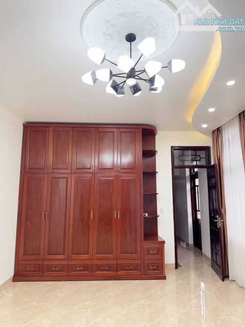 BÁN NHÀ 4T PHƯỜNG TRẦN HƯNG ĐẠO TP THÁI BÌNH 74,7  .4  .(2MT)4,79   và 11  .6,5tỷ - 3