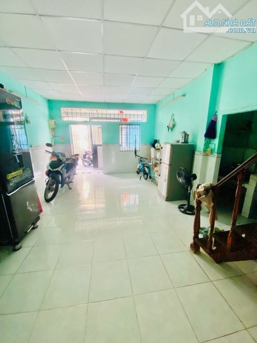 BÁN NHÀ PHẠM VĂN BẠCH TÂN BÌNH , 4 × 8 , 2 TẦNG ,GẦN CHỢ SÂN BAY ,CHỈ NHỈNH 2 TỶ - 3
